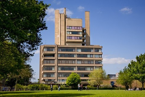 莱斯特大学